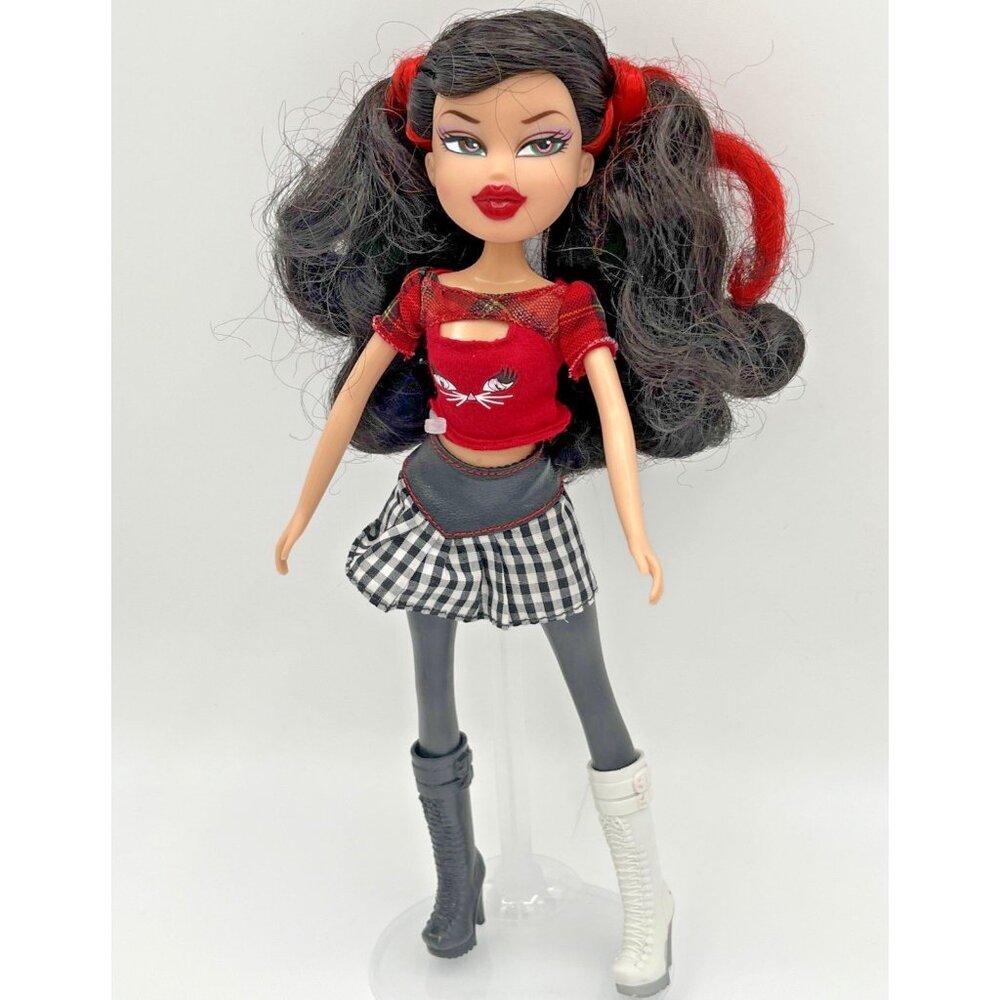 Bratz Jade Unleash Your Passion Taller Doll-‎ Beach Blitz Outfit incomplete MGA
